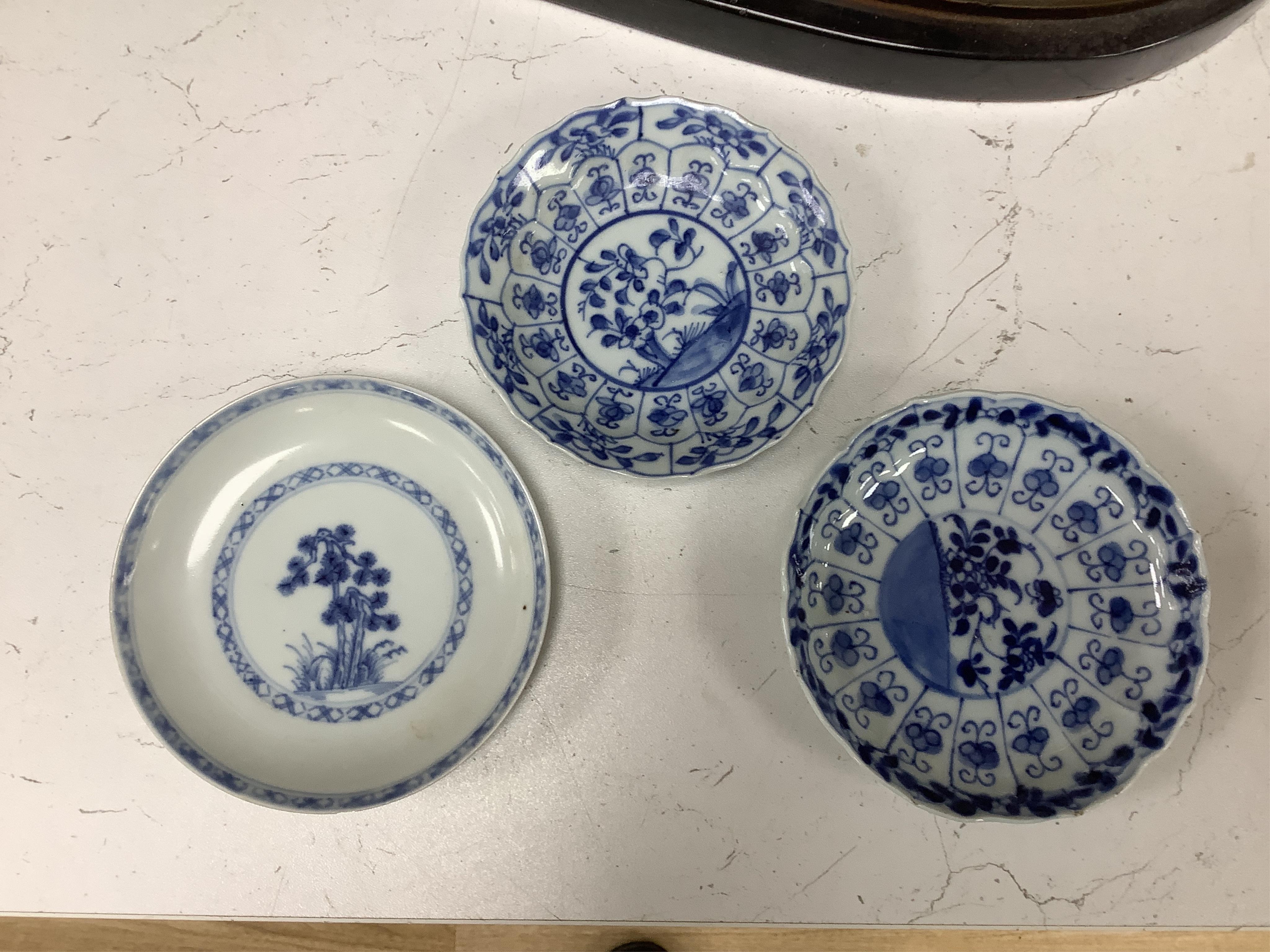 A collection of Chinese and Japanese collectables to include bronzes, cloisonné, 18th century and later ceramics etc